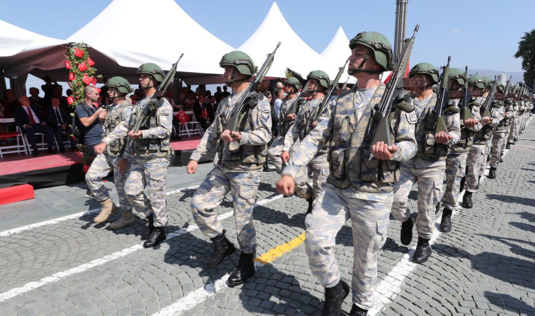 30 Ağustos Zafer Bayramı, tüm yurtta olduğu gibi İzmir’de de