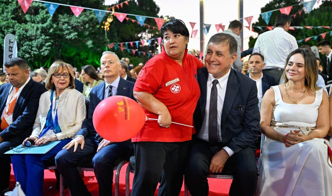 İzmir Enternasyonal Fuarı (İEF) kapılarını 94. kez açtı. Fuar, ilk