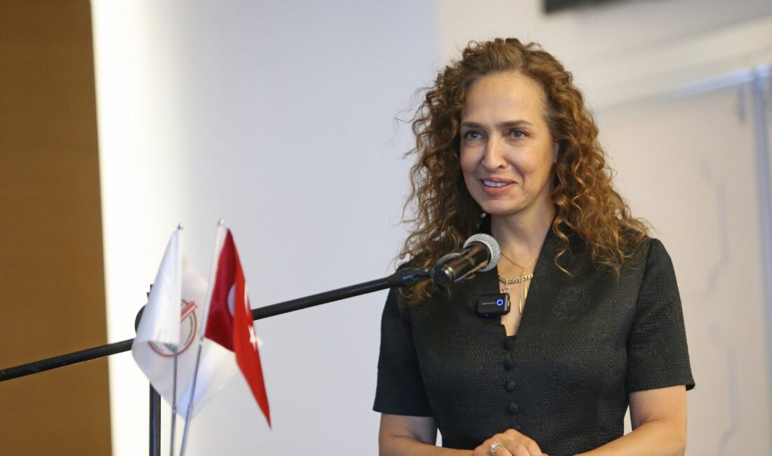 4. Öğrenci Yaz Okulu başladı! Karşıyaka Belediyesi tarafından bu yıl dördüncüsü düzenlenen Öğrenci Yaz Okulu