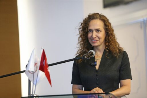 Karşıyaka Belediyesi tarafından bu yıl dördüncüsü düzenlenen Öğrenci Yaz Okulu