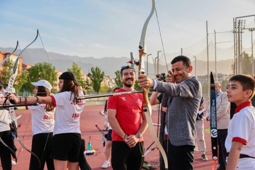 Denizli Büyükşehir Belediyesinin yaz spor kursları, 24 branşta ücretsiz eğitimle