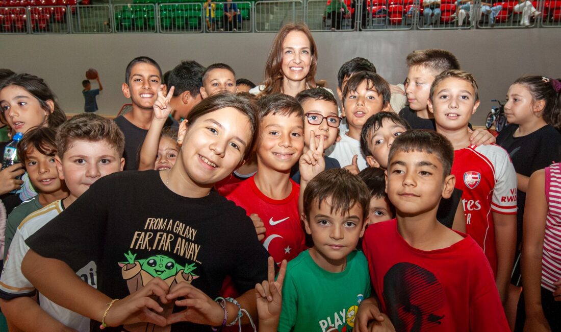 Sokak Senin Mahalle Olimpiyatları’na coşkulu final! Karşıyaka Belediyesi tarafından düzenlenen ve yaz boyunca sokaklara neşe katan