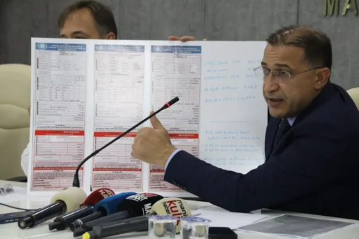 AK Parti Manisa İl Başkanı Süleyman Turgut, CHP'li Büyükşehir'i 12