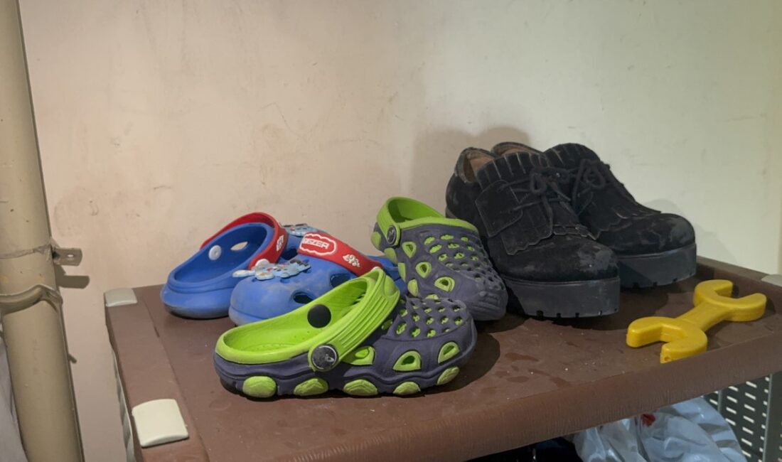 Kocaeli’de Anne, 4 Yaşındaki Oğlunu Boğarak Öldürdü, 8 Saat Cesediyle Kaldı Kocaeli'nin Çayırova ilçesinde psikolojik sorunları olduğu iddia edilen bir anne,