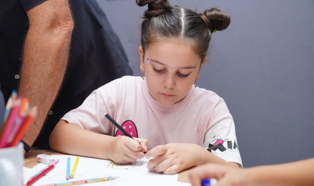 Ayvalık Belediyesi tarafından düzenlenen Karikatür Atölyesi’nde, Kırlangıç Yaşam Merkezi Oktay