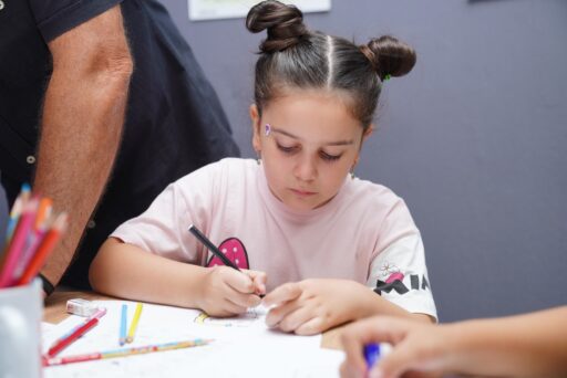 Ayvalık Belediyesi tarafından düzenlenen Karikatür Atölyesi’nde, Kırlangıç Yaşam Merkezi Oktay