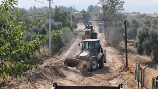 BAŞKAN ÇERÇİOĞLU EFELER’İN YOLLARINI YENİLİYOR