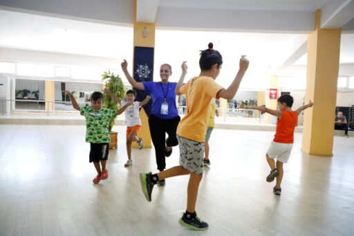 Aydın'da çocuklar hem öğreniyor hem eğleniyor