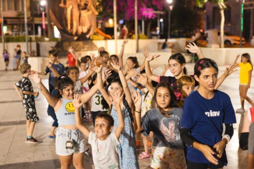 Yaz tatilinin keyfini çıkaran çocuklara, Balçova Belediye Başkanı Onur Yiğit’ten