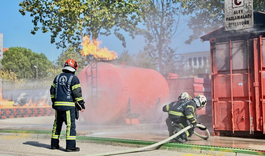 Denizli Büyükşehir Belediye Başkanı Bülent Nuri Çavuşoğlu, İtfaiye Dairesi Başkanlığının