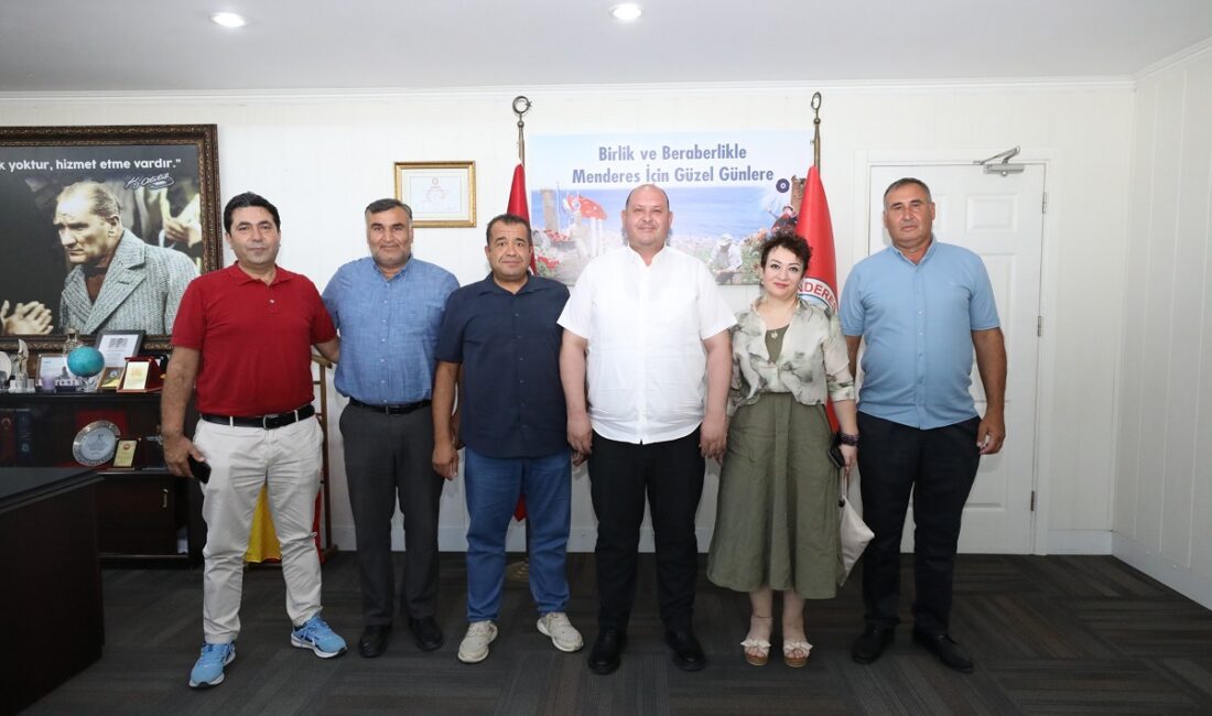Menderes Belediye Başkanı İlkay Çiçek, Menderes Muhtarlar Derneği’ni ağırladı. Toplantıda