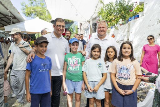Urla'da düzenlenen Barbaros Oyuk (Korkuluk) Festivali, renkli görüntülere ve coşkulu