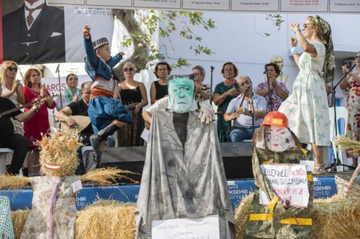 Başkan Tugay, Oyuk Festivali'nde yurttaşlarla buluştu