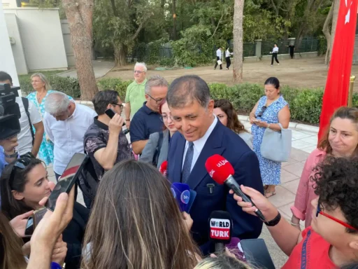 İzmir Büyükşehir Belediye Başkanı Cemil Tugay, İZBETON Genel Müdürü Gökhan