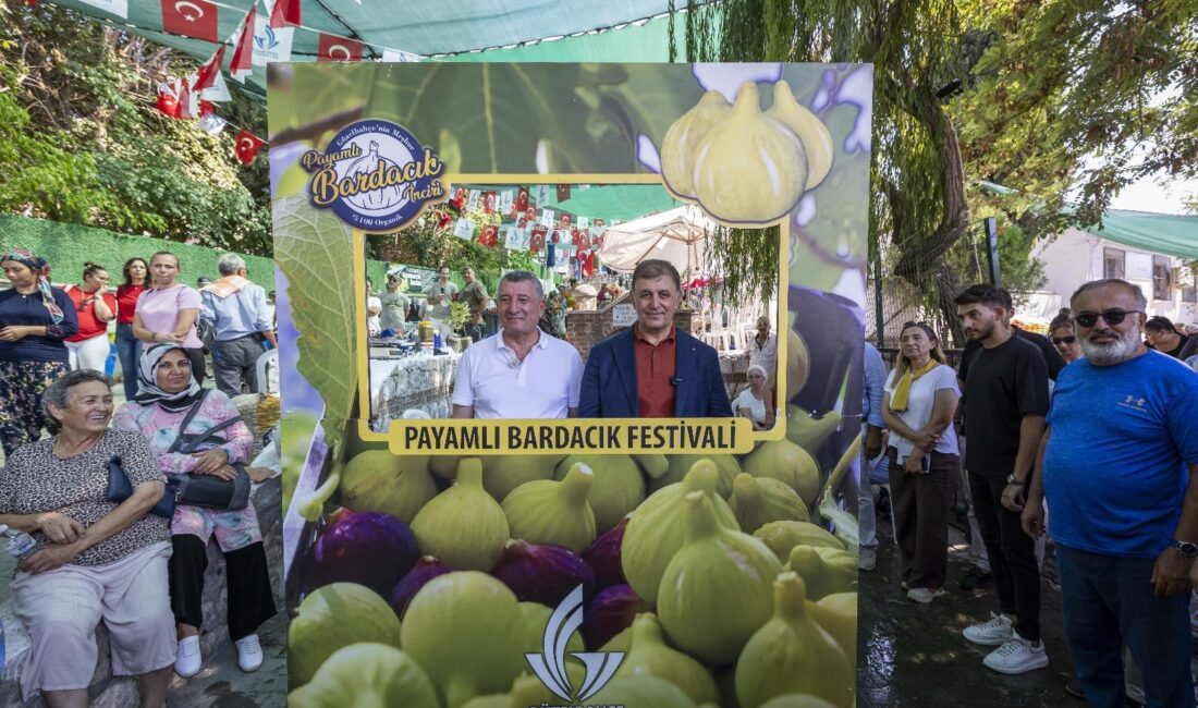 İzmir Büyükşehir Belediye Başkanı Cemil Tugay, Güzelbahçe'deki Payamlı Bardacık Festivali'nde