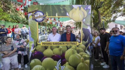 İzmir Büyükşehir Belediye Başkanı Cemil Tugay, Güzelbahçe'deki Payamlı Bardacık Festivali'nde