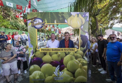 İzmir Büyükşehir Belediye Başkanı Cemil Tugay, Güzelbahçe'deki Payamlı Bardacık Festivali'nde