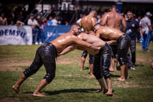 Başkan Tugay’dan yağlı güreş branşı müjdesi