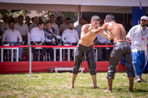 Başkan Tugay’dan yağlı güreş branşı müjdesi