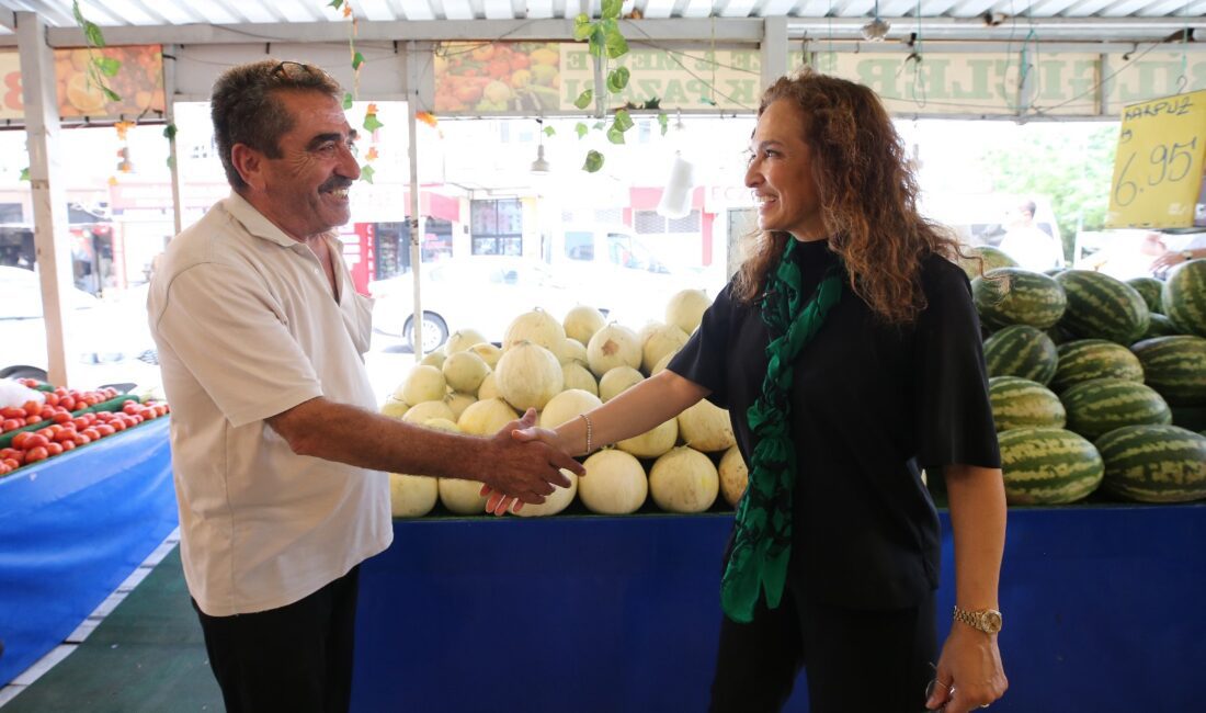 Karşıyaka Belediye Başkanı Yıldız Ünsal, Nergiz ve Goncalar mahallelerinde vatandaşlarla