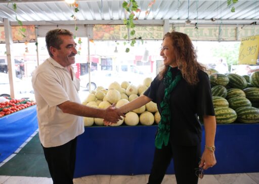Karşıyaka Belediye Başkanı Yıldız Ünsal, Nergiz ve Goncalar mahallelerinde vatandaşlarla