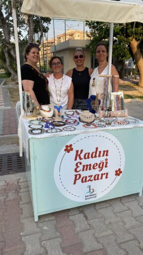 Bayraklı’da Kadın Emeği Pazarı’na Ziyaretçi Akını Başkan İrfan Önal'a teşekkür