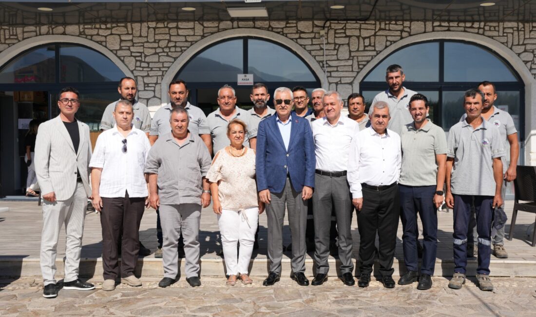 Kemalpaşa Belediye Başkanı Mehmet Türkmen, belediye personeliyle moral ve motivasyon