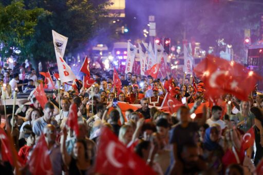 Buca’da Zafer Bayramı coşkusu Aydilge konseri ile taçlandı