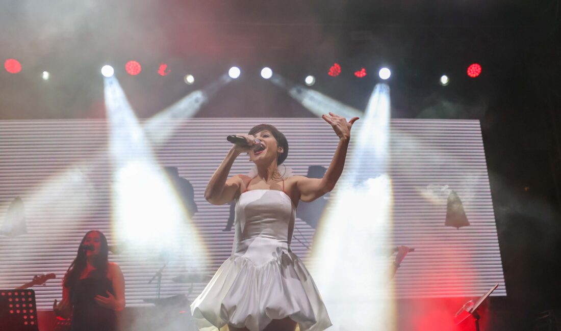 Buca’da Zafer Bayramı coşkusu sokaklara taştı Bucalılar 30 Ağustos Zafer Bayramı’nı tek yürek olarak kutladı