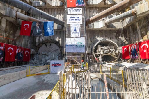 Tünel Şirinyer İstasyonu’nda ışığı gördü. Üçyol ile Şirinyer arasındaki kesintisiz