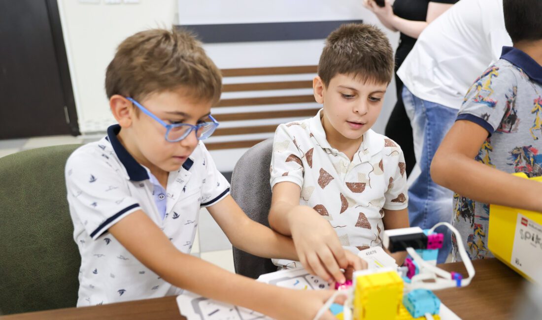 Buca Belediyesi’nin 9-14 yaş arası öğrenciler için başlattığı robotik kodlama