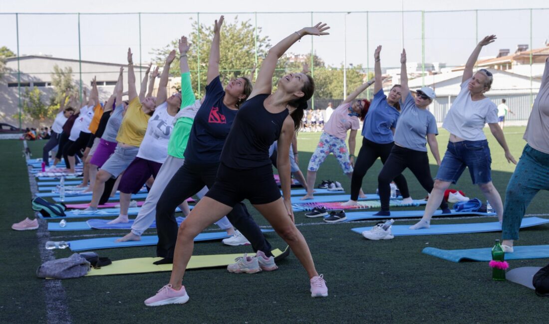 Buca Belediyesi'nin kadınlara yönelik düzenlediği ücretsiz yoga dersleri, yoğun katılımla