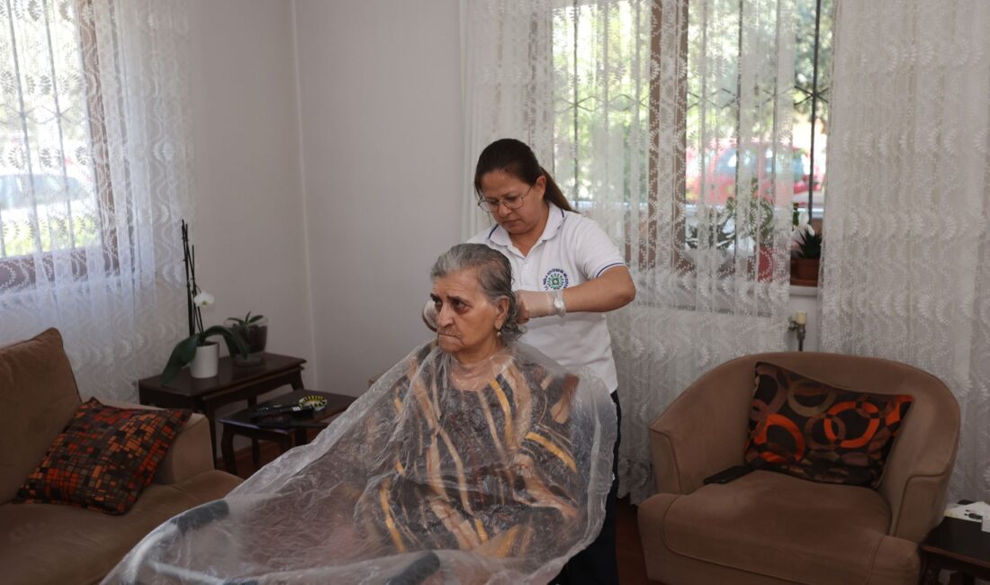 Büyükşehir’den 574 Mahallede Evde Bakım Hizmeti Muğla Büyükşehir Belediyesi bünyesinde görev yapan evde bakım ekipleri, kentin