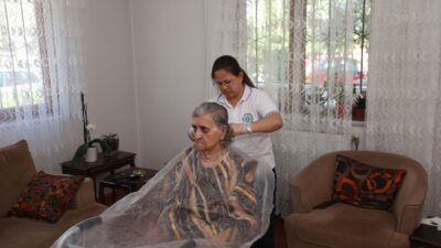 Muğla Büyükşehir Belediyesi bünyesinde görev yapan evde bakım ekipleri, kentin