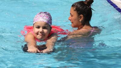 Muğla Büyükşehir Belediyesi, çocukların güvenli ve sağlıklı bir şekilde yüzme