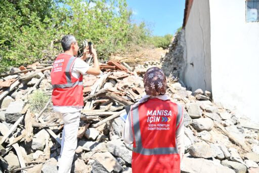 Manisa Büyükşehir Belediyesi, Balıkesir Sındırgı depreminde zarar gören Kırkağaç’a bağlı