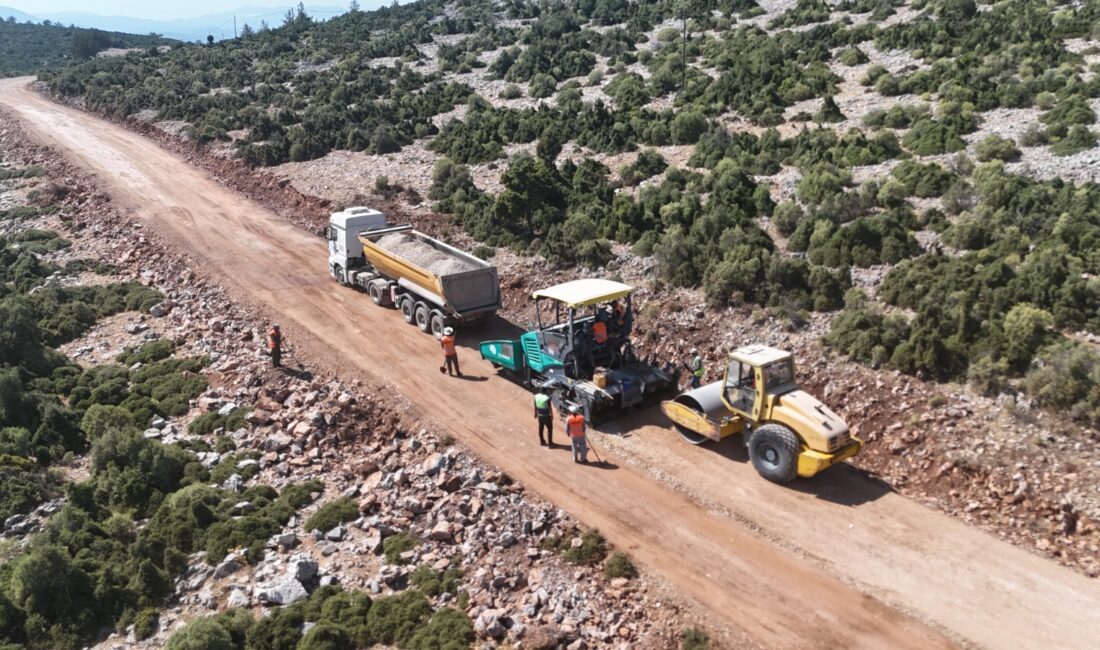 Büyükşehir’den Menteşe Kırsalına 36,5 Milyon TL’lik Yol Yatırımı Muğla Büyükşehir Belediyesi, Menteşe Belediyesi ile koordineli olarak 5 kırsal