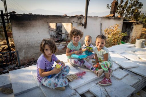 Büyükşehir’den evi yanan aileye yardım eli