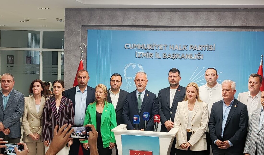 CHP İzmir'de sahaya indi. Milletvekili Cumhur Uzun, CHP'li başkanlara yönelik