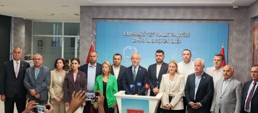 CHP İzmir'de sahaya indi. Milletvekili Cumhur Uzun, CHP'li başkanlara yönelik