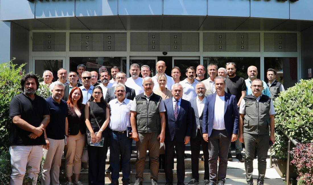 İzmir Büyükşehir Meclisi AK Parti Grubu’nun davetiyle CHP ve AK