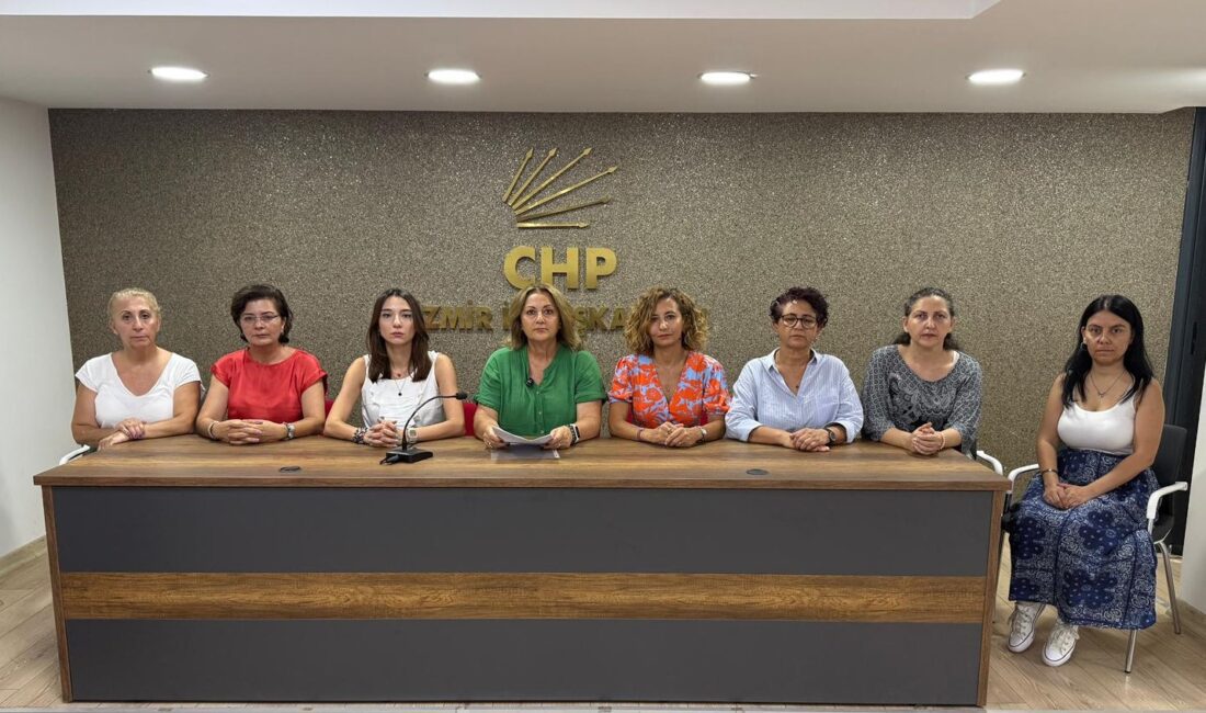 Cumhuriyet Halk Partisi İzmir İl Kadın Kolları yaptığı basın açıklamasıyla,