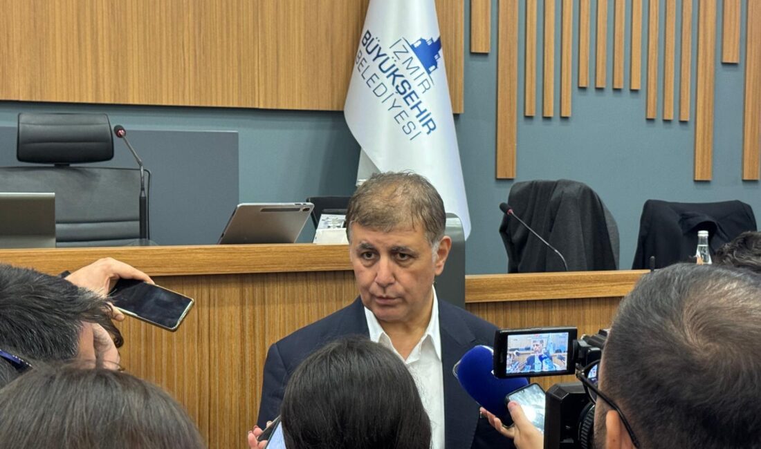 İzmir Büyükşehir Belediye Başkanı Cemil Tugay, Özlem Çerçioğlu’nun AK Parti’ye