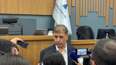 İzmir Büyükşehir Belediye Başkanı Cemil Tugay, Özlem Çerçioğlu’nun AK Parti’ye