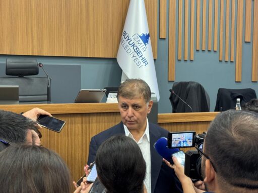 İzmir Büyükşehir Belediye Başkanı Cemil Tugay, Özlem Çerçioğlu’nun AK Parti’ye