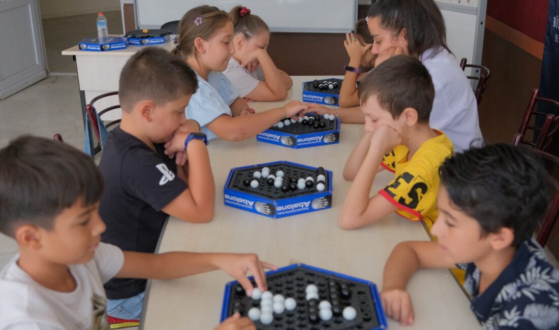 Çocukların Gelişimine Aydın’dan Tam Destek: Akıl Oyunları Kursları Başladı Aydın Büyükşehir Belediyesi'nin ücretsiz yaz kursları kapsamında düzenlediği akıl oyunları