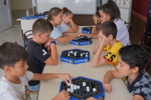 Aydın Büyükşehir Belediyesi'nin ücretsiz yaz kursları kapsamında düzenlediği akıl oyunları