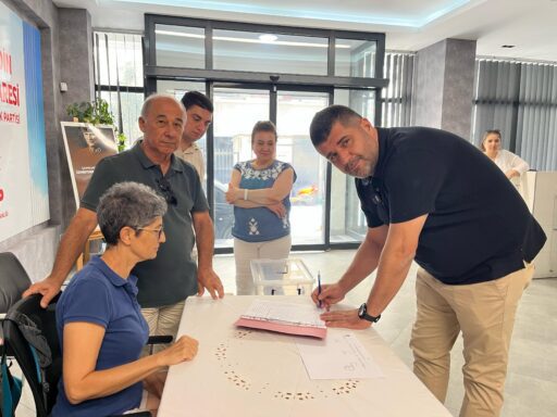 Cumhuriyet Halk Partisinde Kongre takviminin açıklanmasının ardından CHP İzmir örgütünde
sandıklar