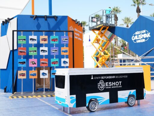 ESHOT standında ulaşım tarihine keyifli bir yolculuk var