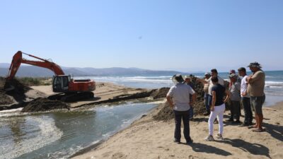 Efes Selçuk’ta Kazan Gölü’nde balık ölümleri artıyor. Belediye Başkanı Filiz